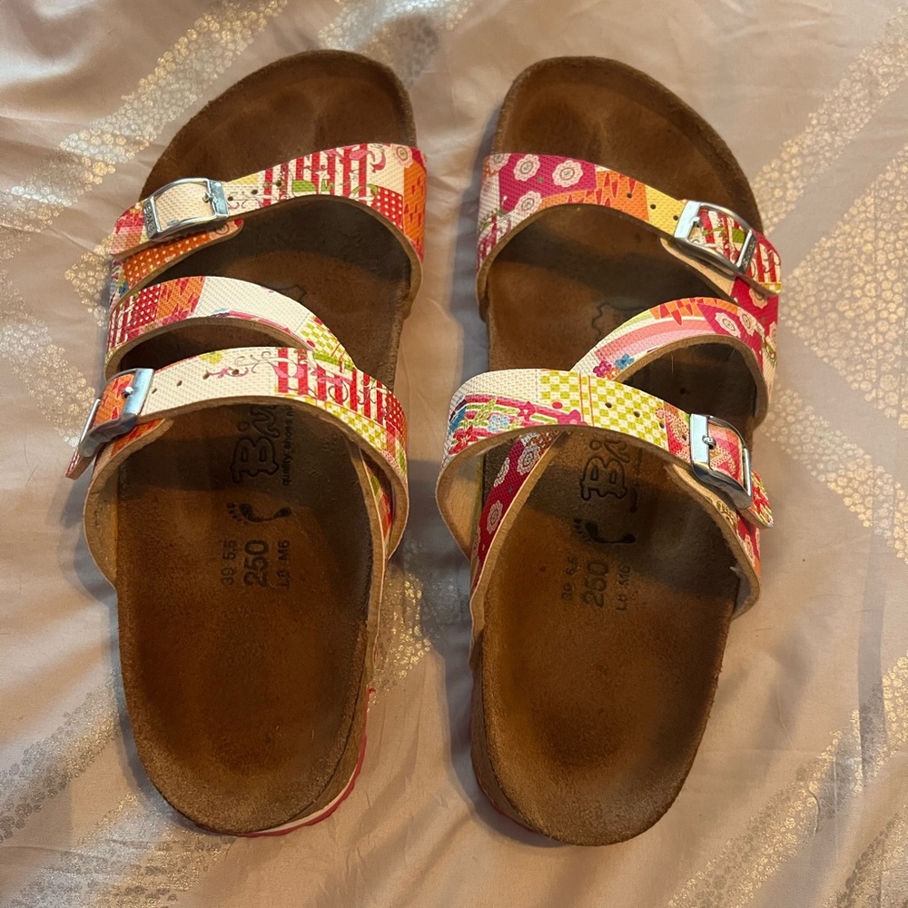 Birki’s Cross Strap Sandals